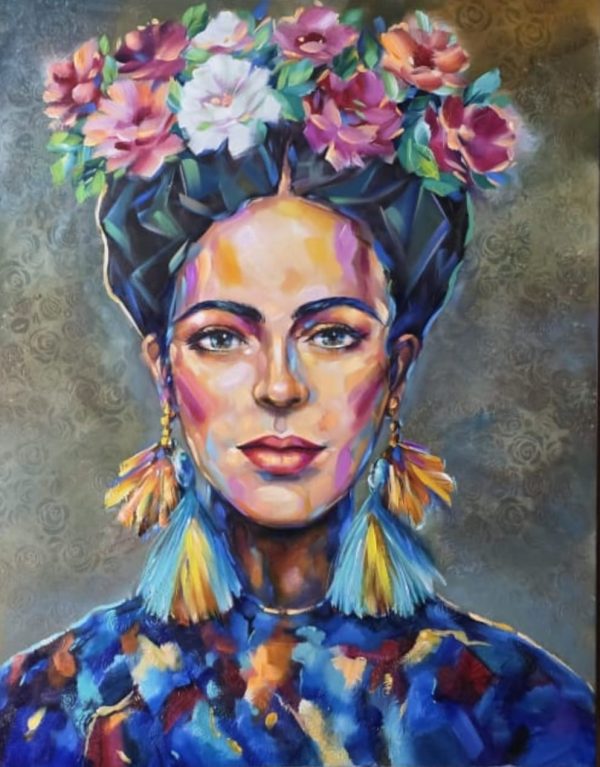 Mulher com flores e brincos de penas – quadro pintado à mão por Silvia Porto